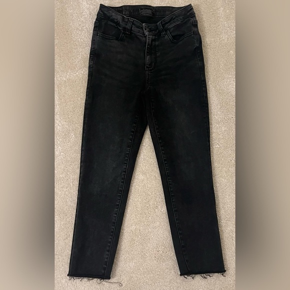American Eagle ankle crop high rise jeggings in black size 2 - Picture 2 of 6